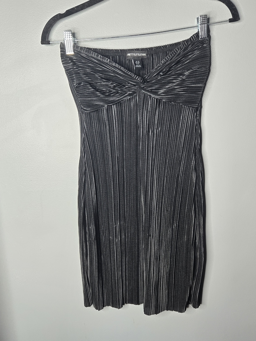 PrettyLittleThing Black Plissé Strapless Twist Front Mini Dress US 6 Ribbed